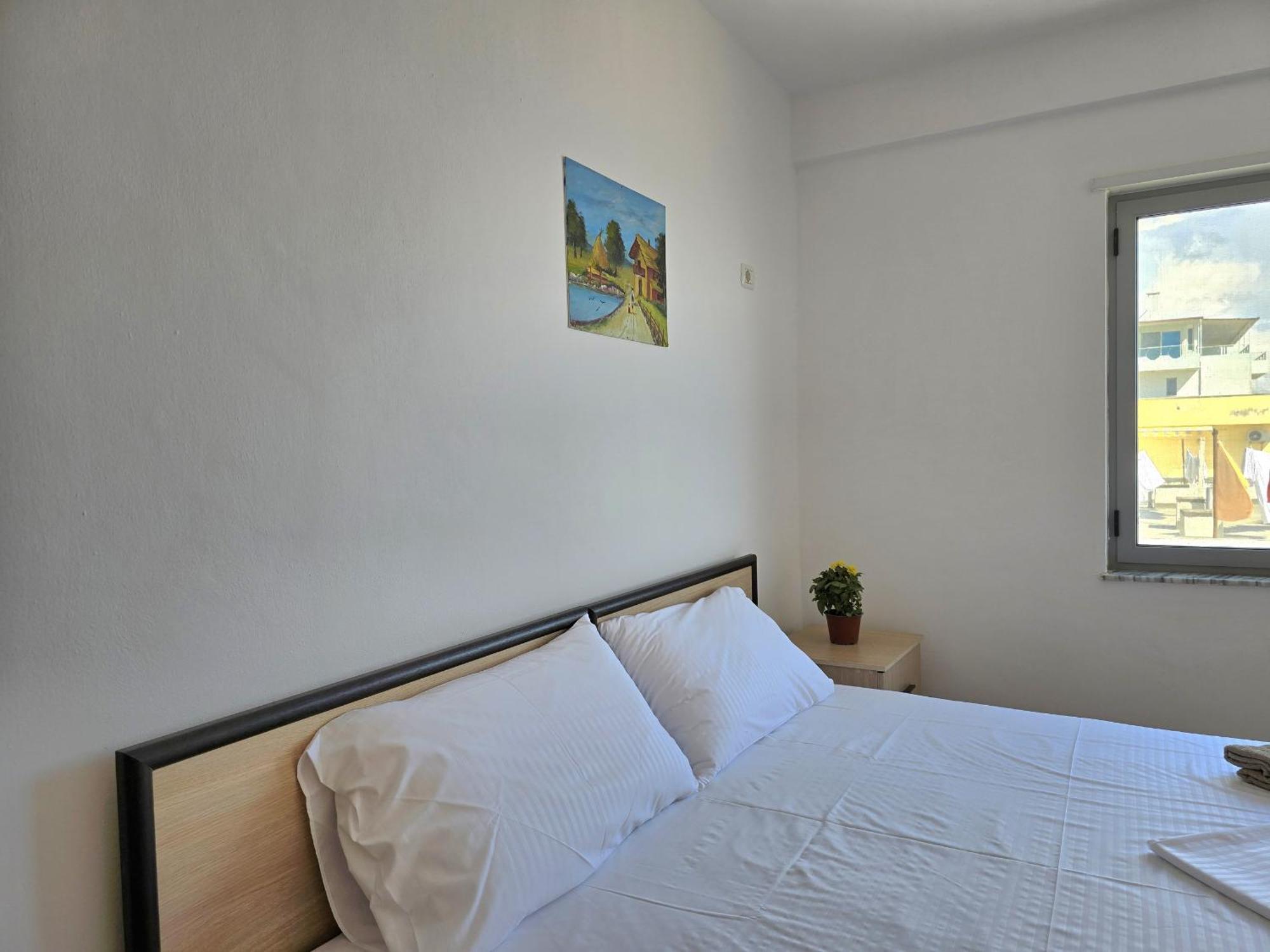 Sea View Apartments In Драч Екстериор снимка