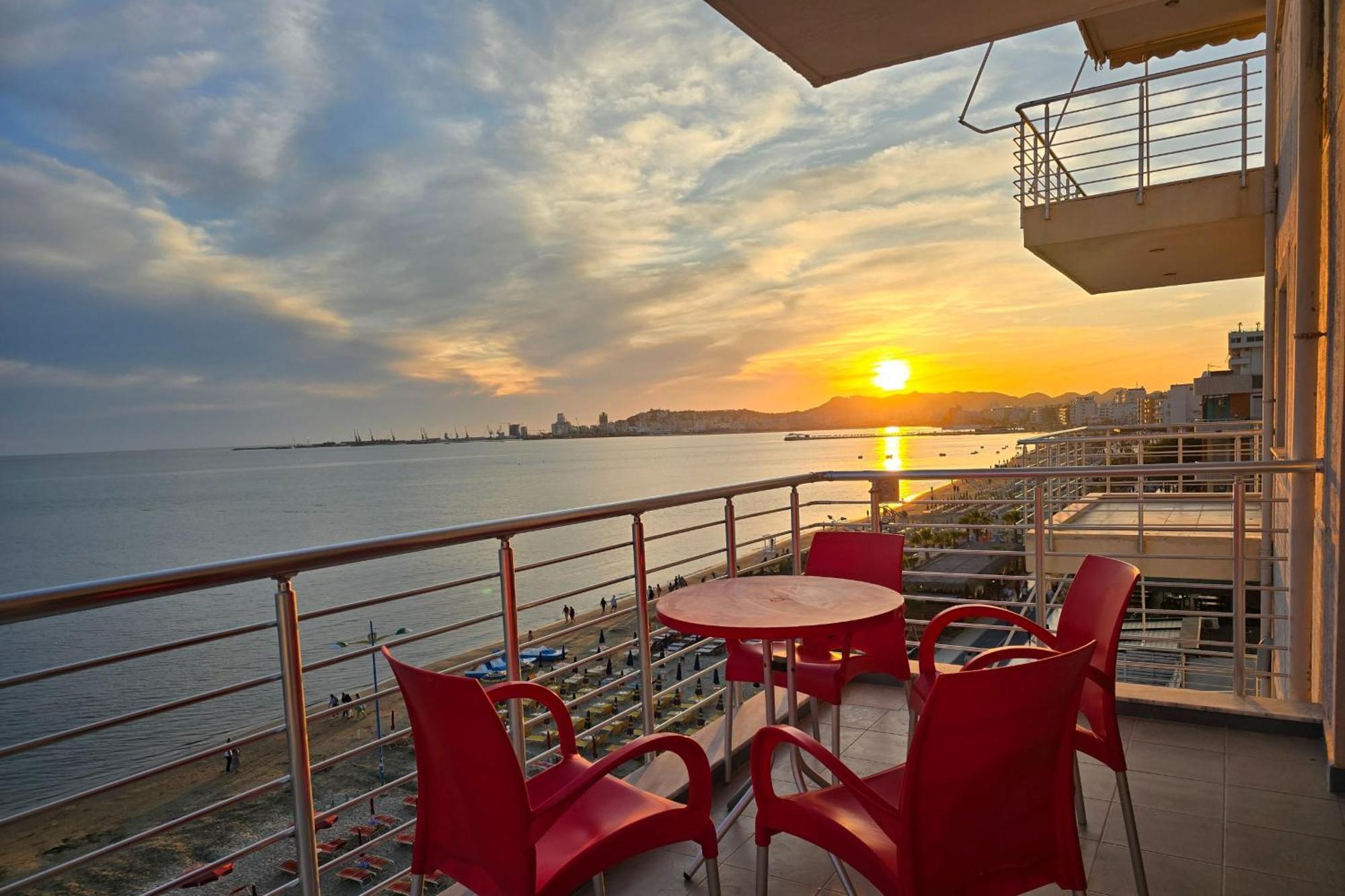 Sea View Apartments In Драч Екстериор снимка