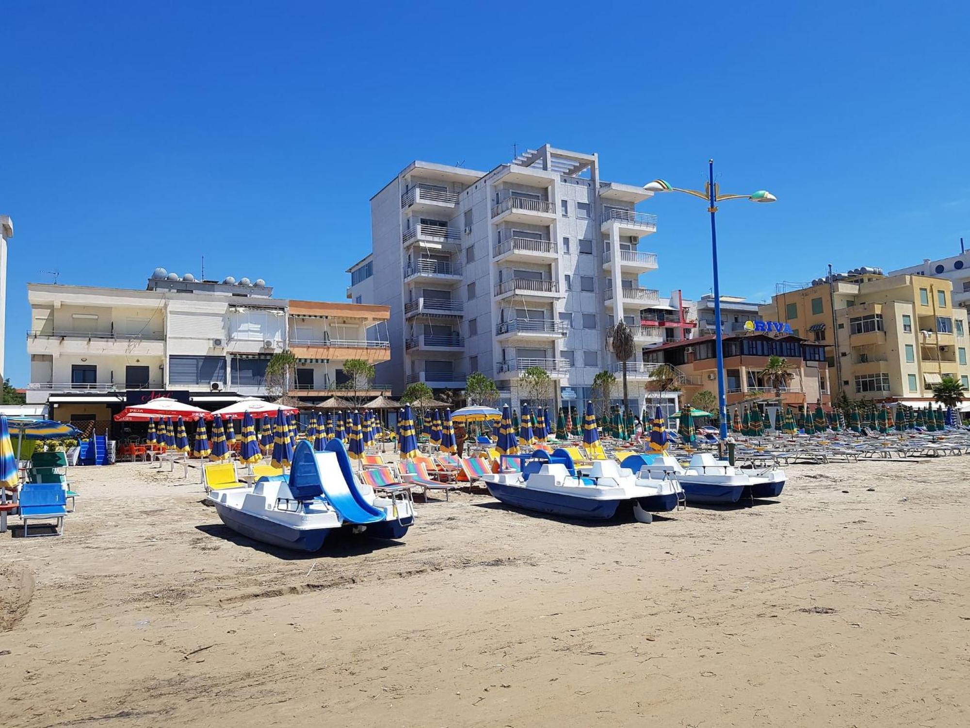 Sea View Apartments In Драч Екстериор снимка