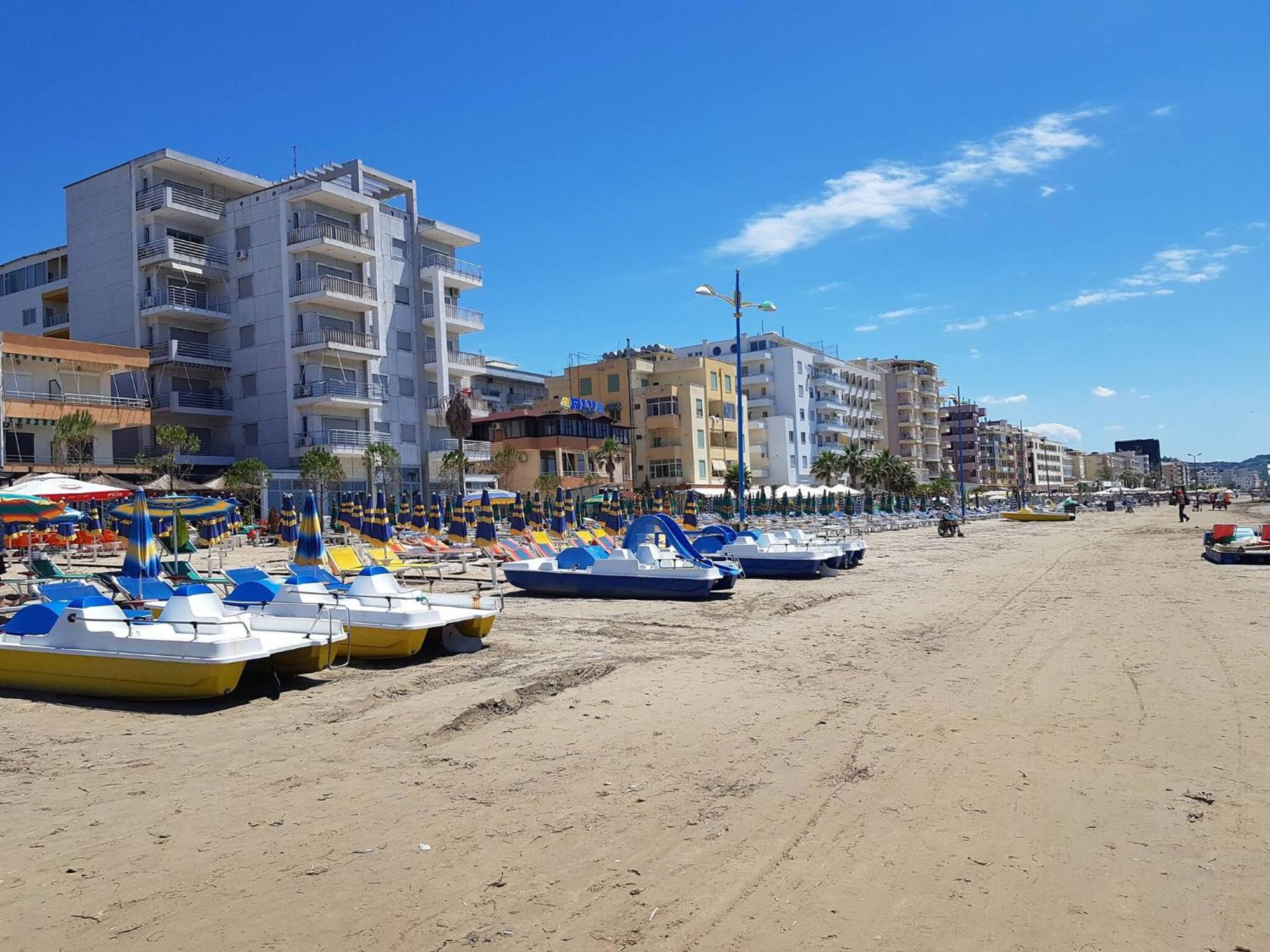 Sea View Apartments In Драч Екстериор снимка