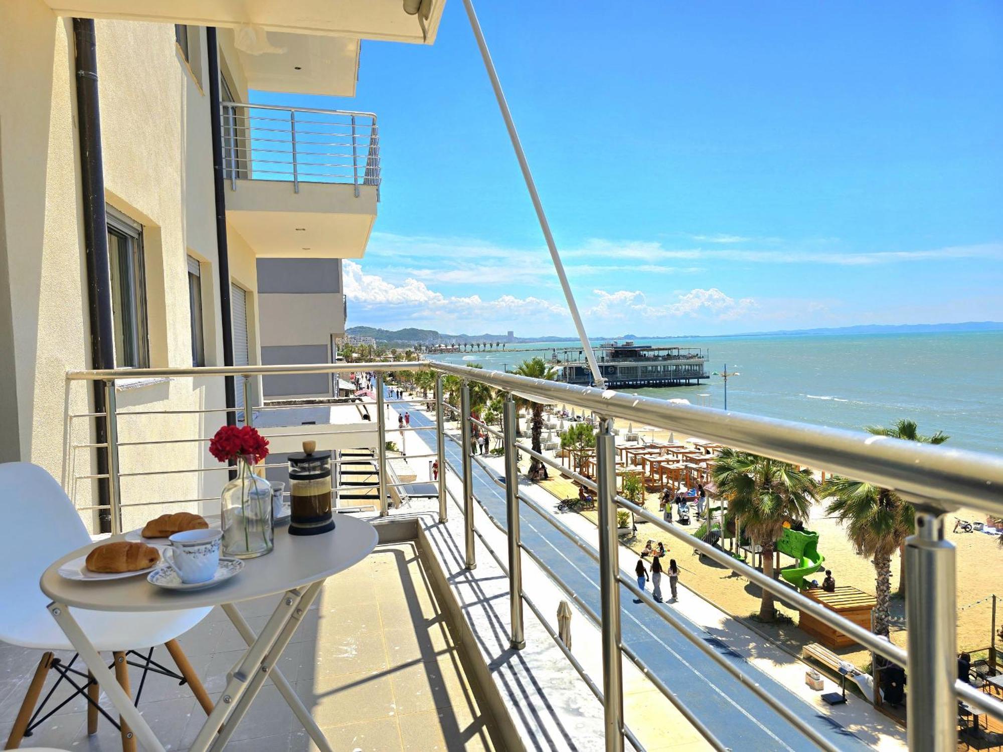 Sea View Apartments In Драч Екстериор снимка